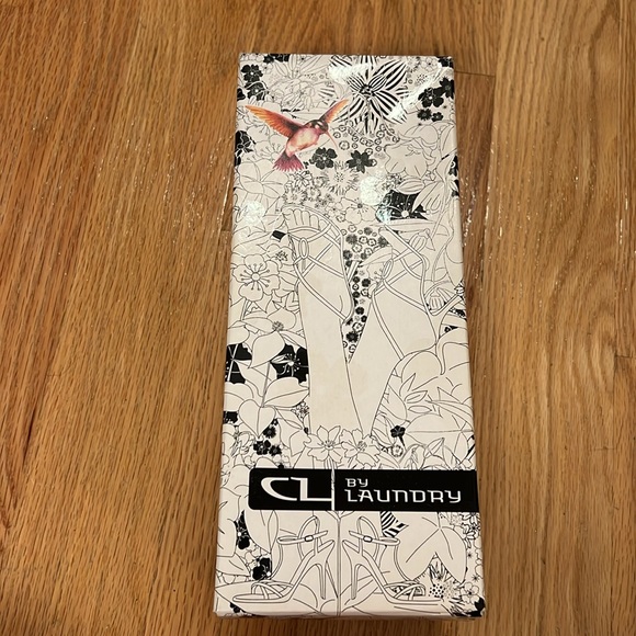 NWT CL by Laundry Black, White and Green Heels - Picture 7 of 8